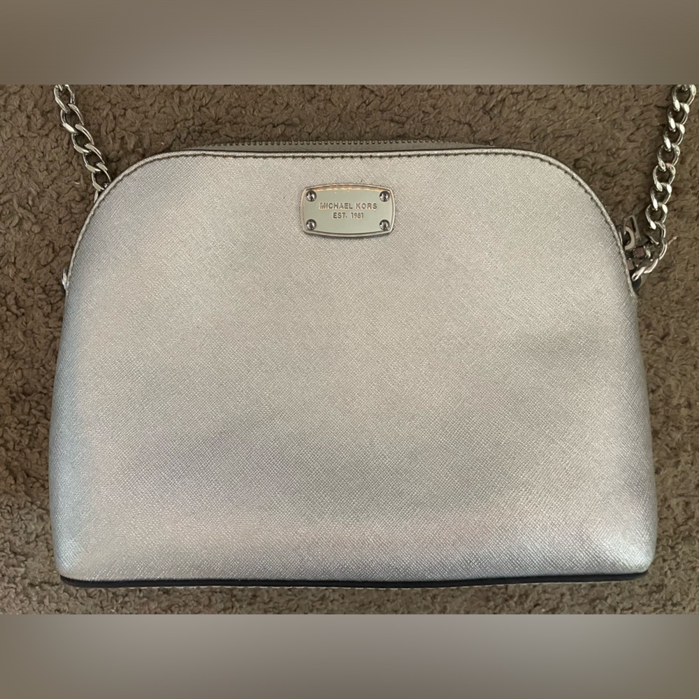 Authentic Michael Kors Pale Jet Set Silver Saffiano Leather Large Dome Crossbody - Picture 3 of 11